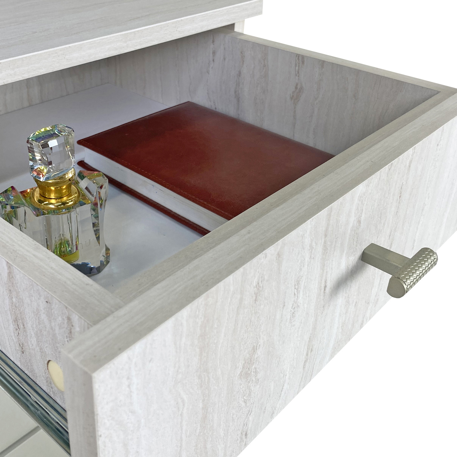 ����� ����