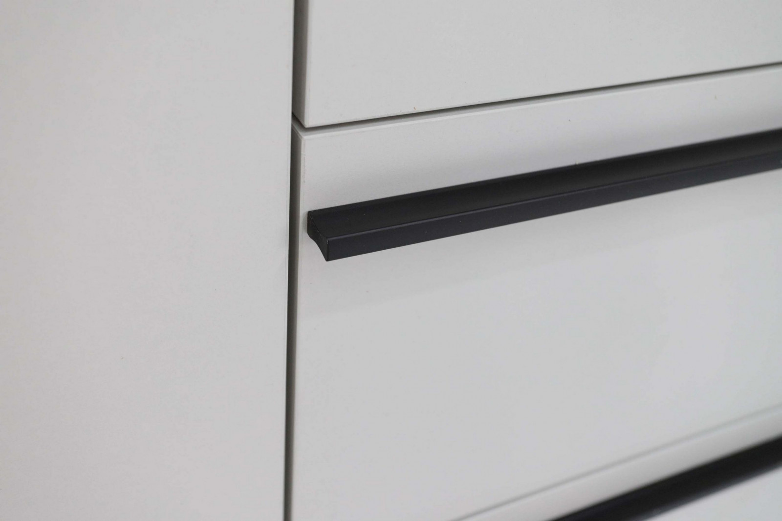 ����� ����