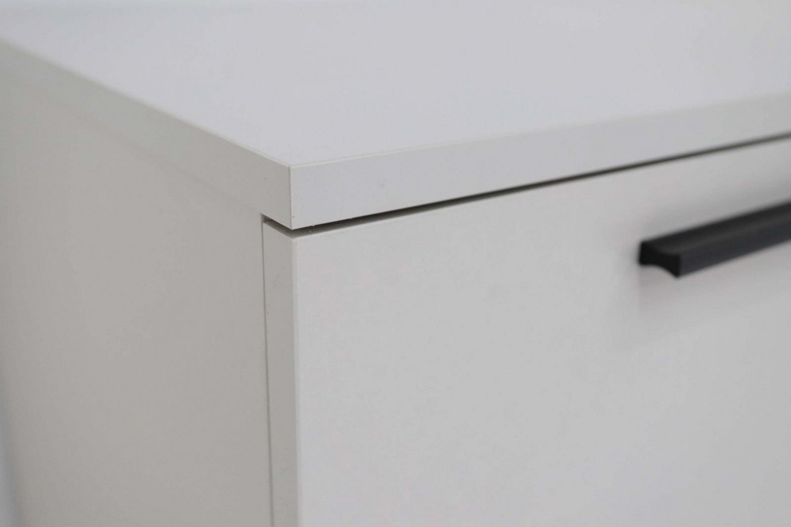 ����� ����