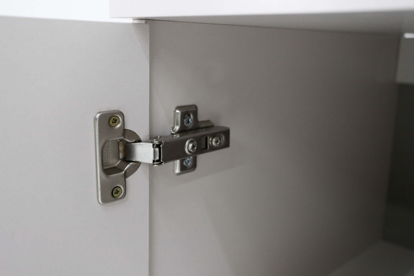 ����� ����